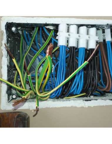 Electricista en el Gastor